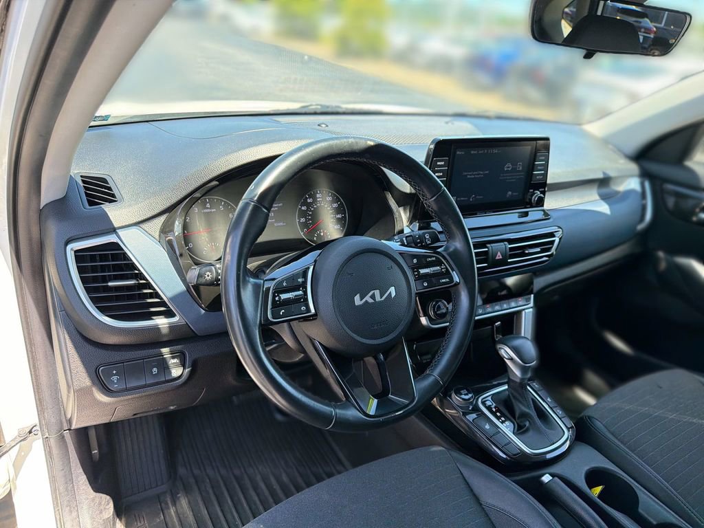 Used 2023 Kia Seltos S AWD/4WD image 9