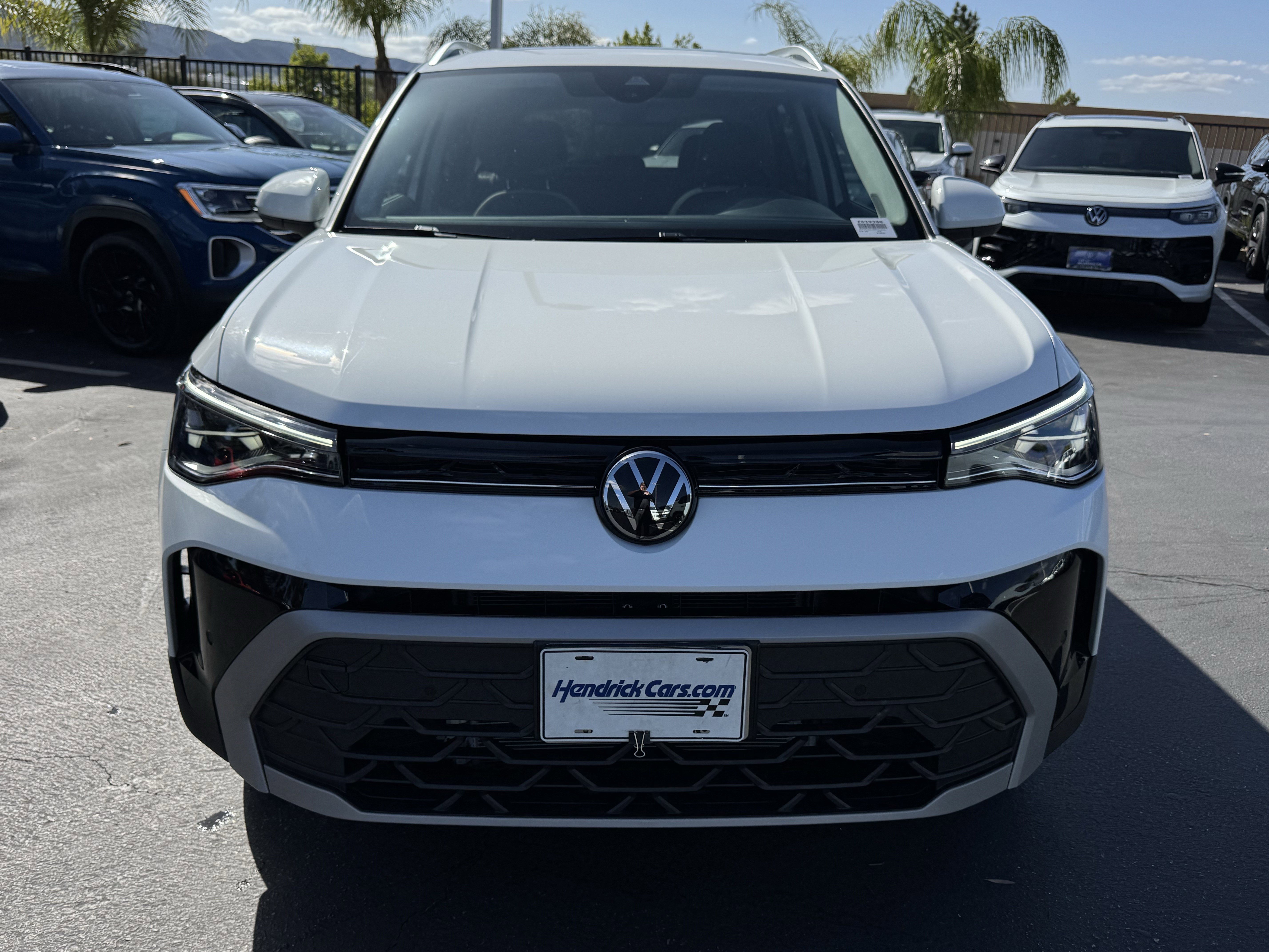 Used 2025 Volkswagen Taos SE AWD/4WD image 3