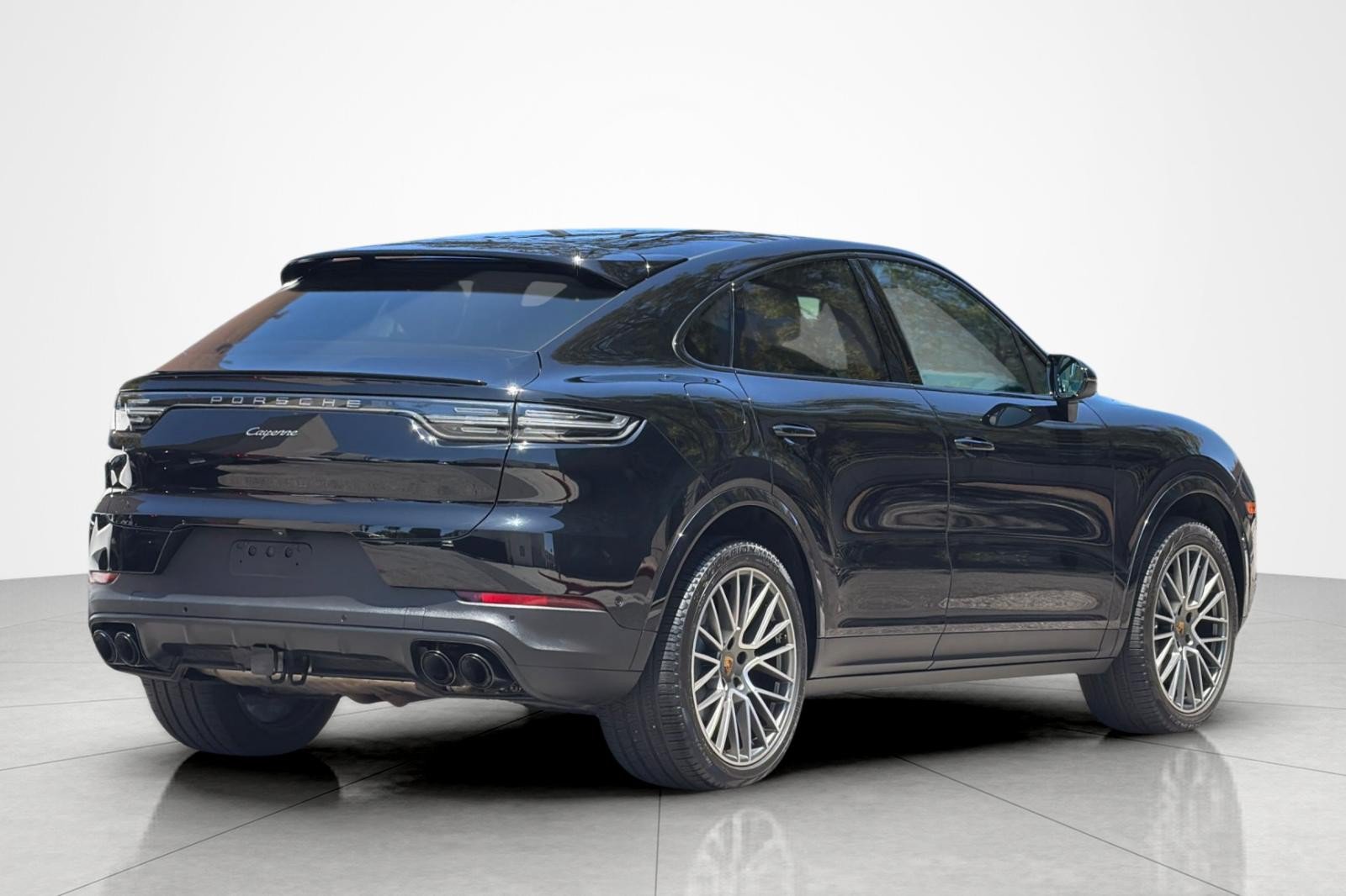 Used 2023 Porsche Cayenne Platinum Edition w/ Towing Package w/o Tow Ball AWD/4WD image 5
