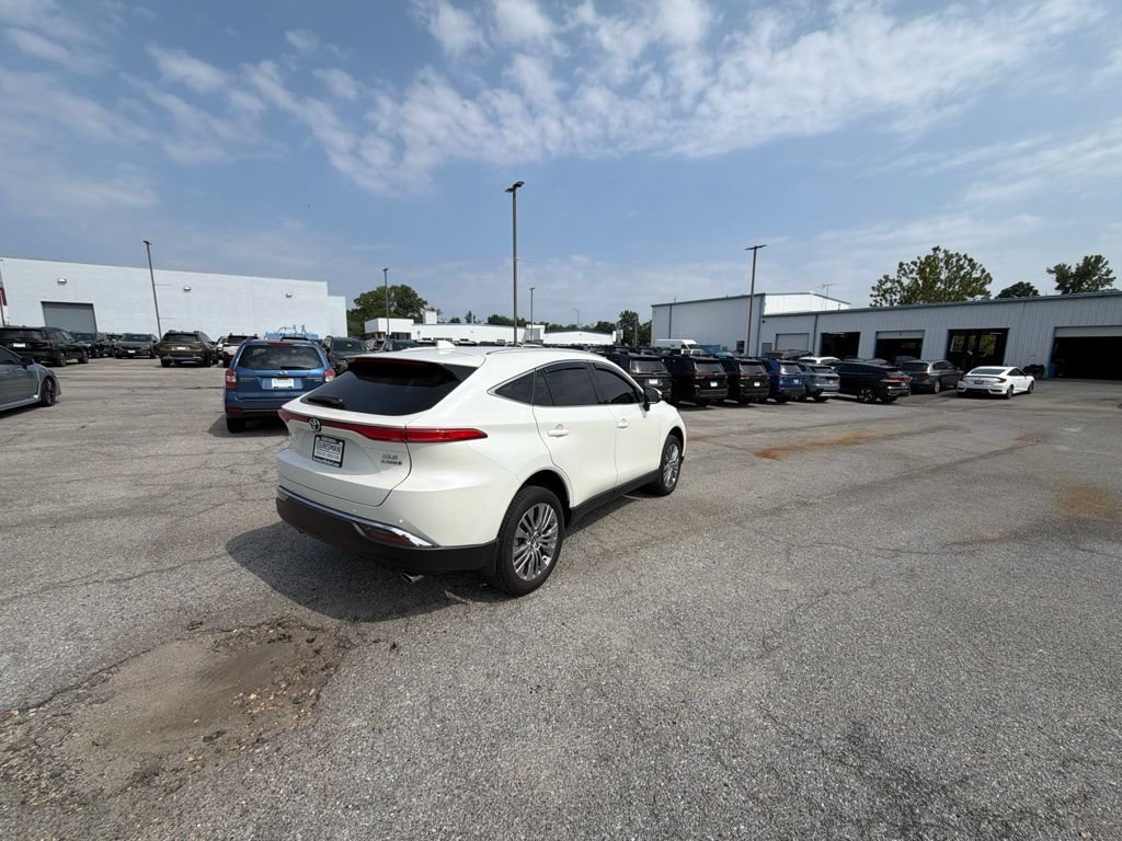 Used 2022 Toyota Venza XLE AWD/4WD image 6