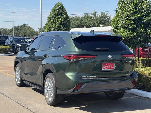 Used 2023 Toyota Highlander Limited FWD image 5