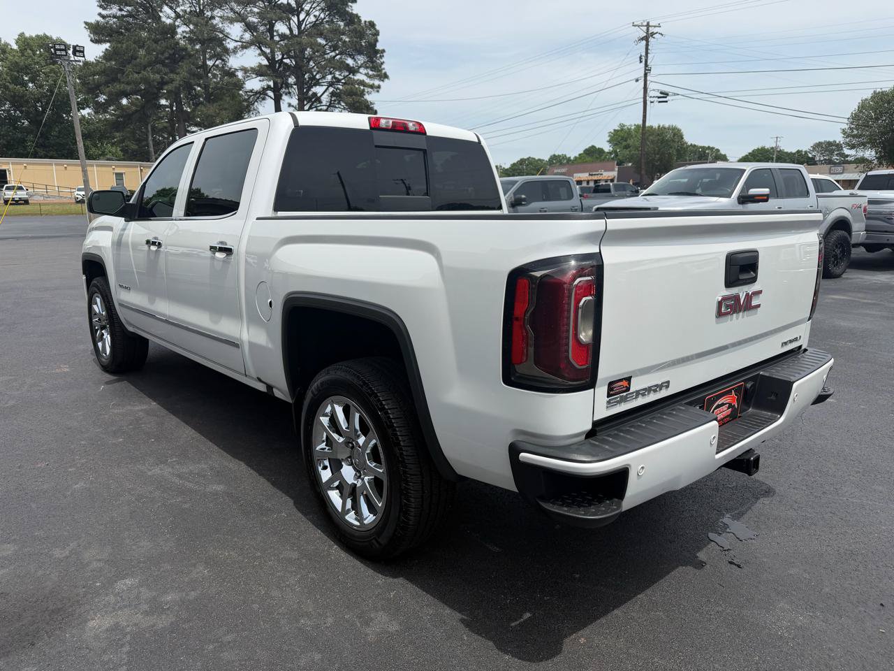 Used 2016 GMC Sierra 1500 Denali w/ Enhanced Driver Alert Package AWD/4WD image 2
