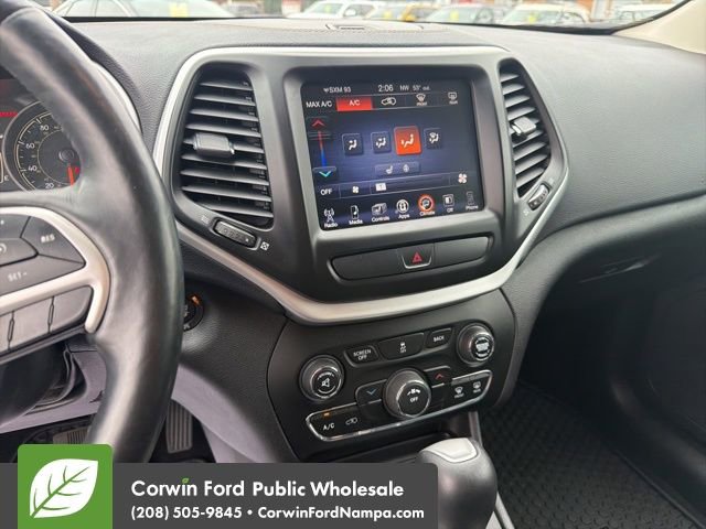 Used 2018 Jeep Cherokee Latitude Plus w/ Cold Weather Group image 19