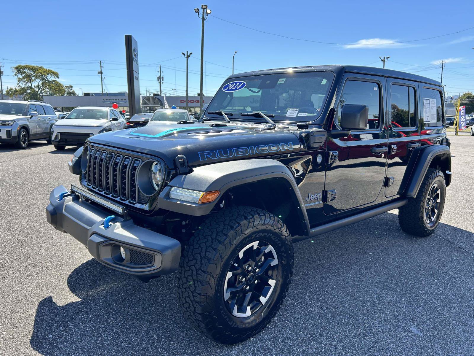 Used 2024 Jeep Wrangler Unlimited Rubicon 4xe w/ Technology Group AWD/4WD image 5