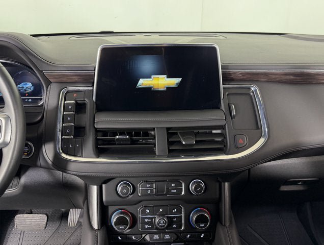 Used 2024 Chevrolet Suburban LT w/ Luxury Package RWD image 13