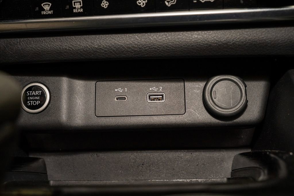 Used 2023 Nissan Rogue SV image 14