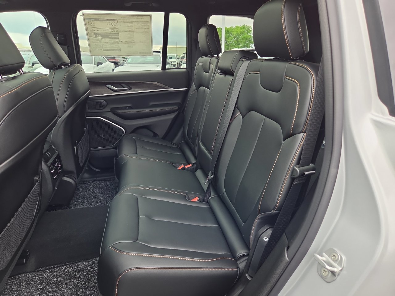 New 2026 Jeep Grand Cherokee Limited AWD/4WD image 15
