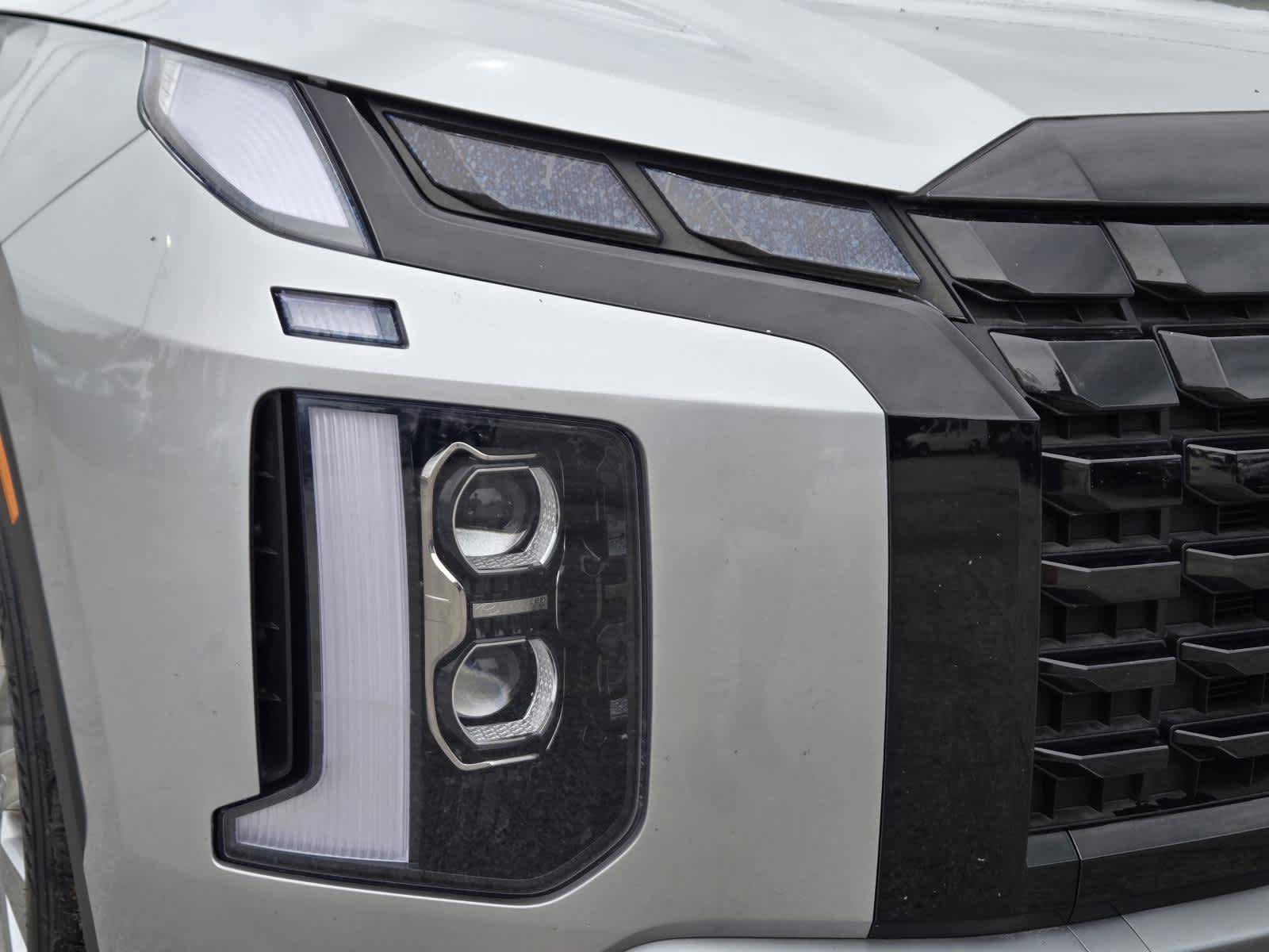 Used 2023 Hyundai Palisade SEL FWD image 2
