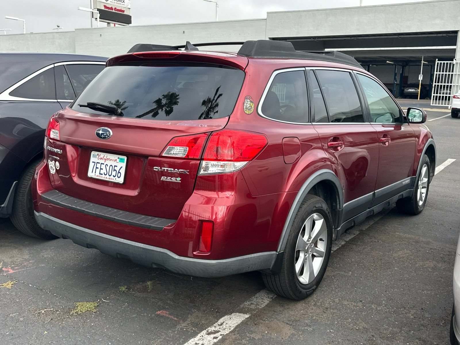 Used 2014 Subaru Outback 2.5i Limited w/ Moonroof Package AWD/4WD image 3