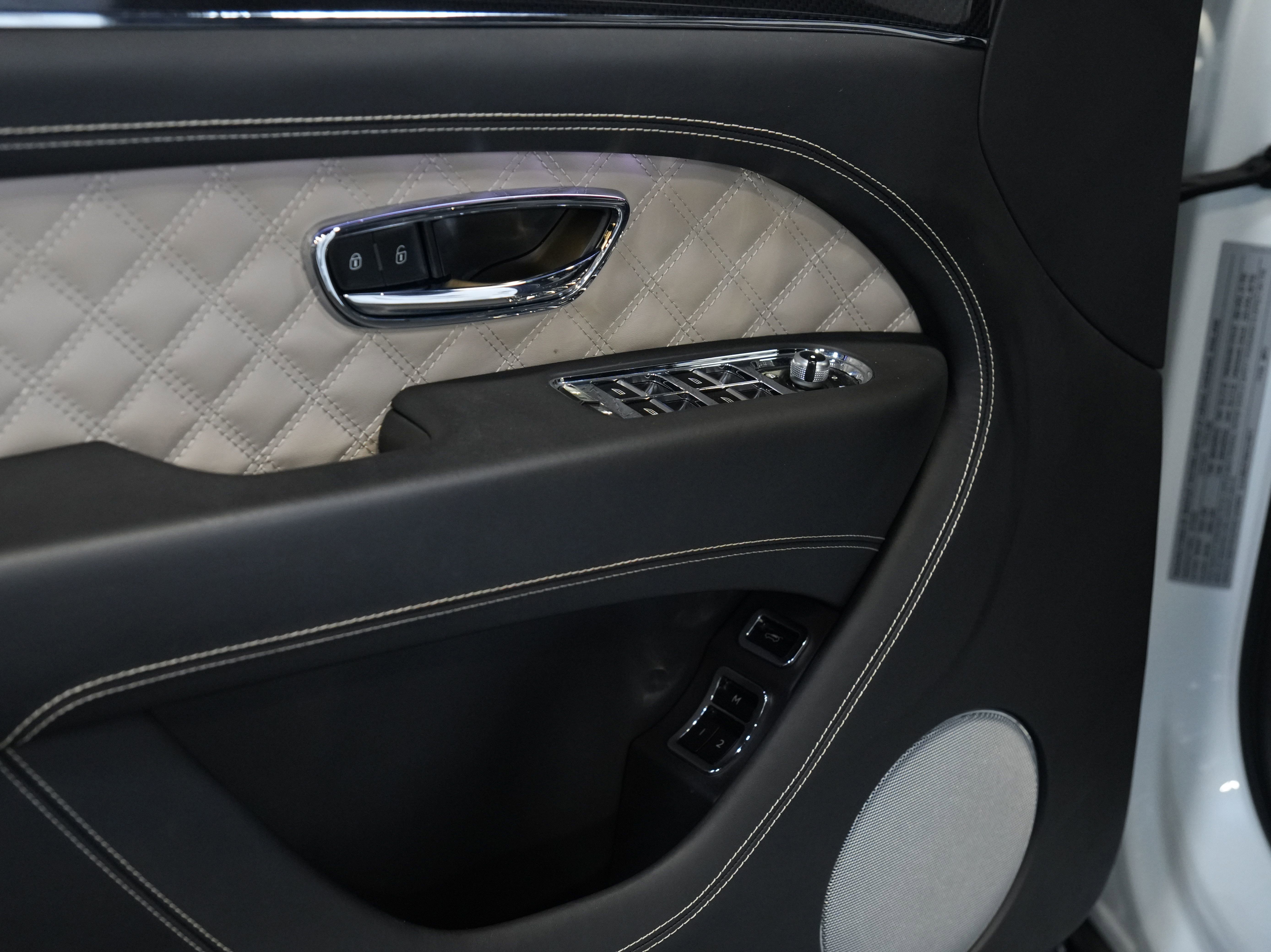 Used 2022 Bentley Bentayga image 22