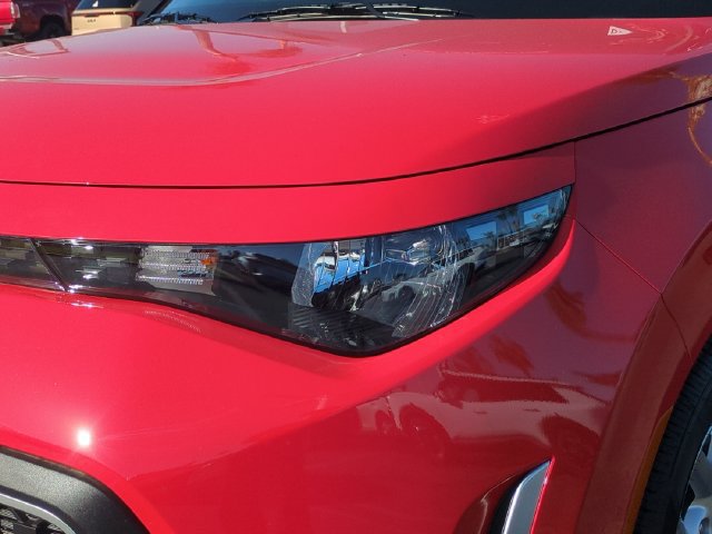 Certified 2025 Kia Soul LX w/ LX Technology Package FWD image 9
