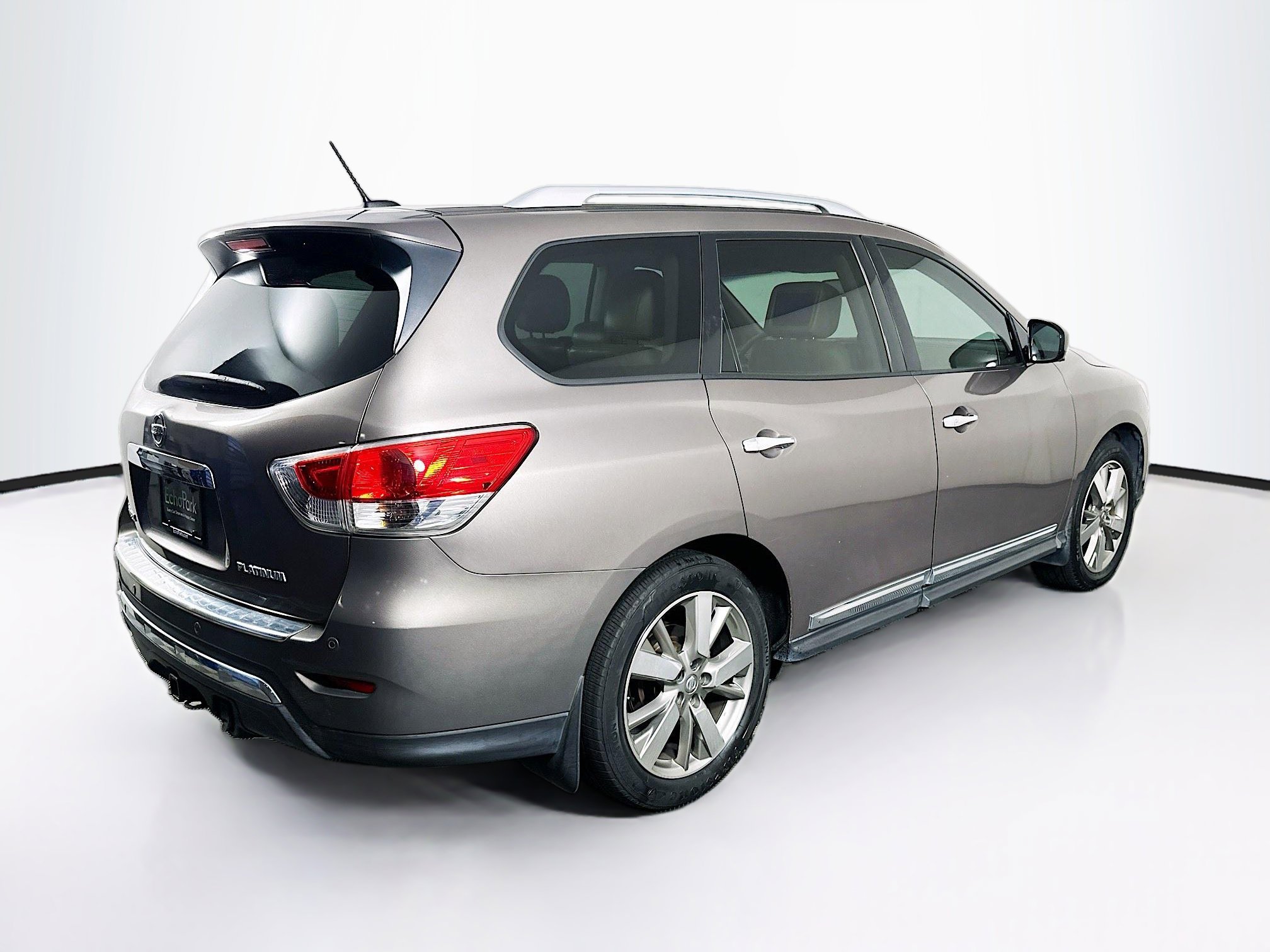Used 2014 Nissan Pathfinder Platinum w/ Platinum Premium Package FWD image 9