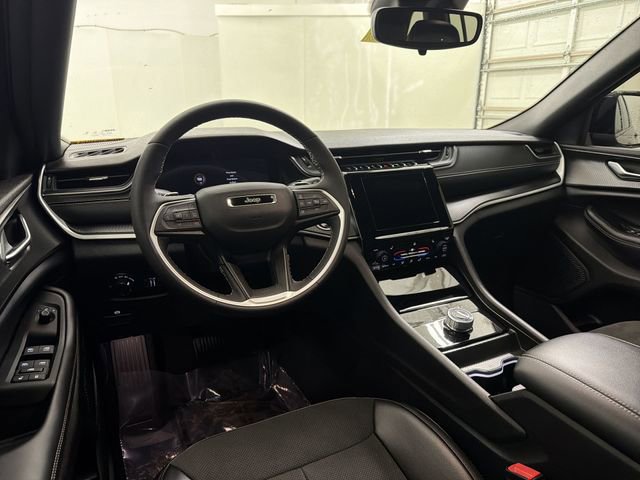 Used 2024 Jeep Grand Cherokee Altitude image 18