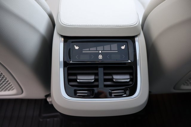 Used 2025 Volvo XC90 B6 Plus w/ Protection Package Premier image 28
