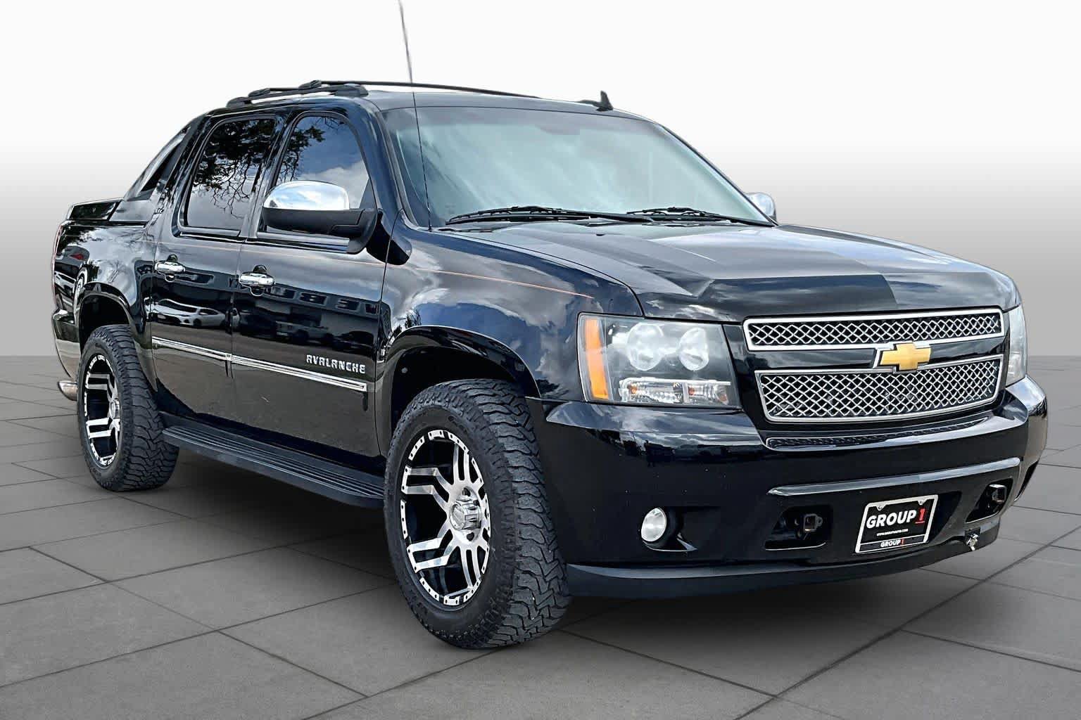 Used 2012 Chevrolet Avalanche LTZ AWD/4WD image 2