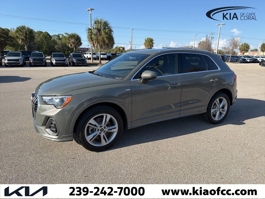 Used 2022 Audi Q3 2.0T Premium w/ Convenience Package image 2