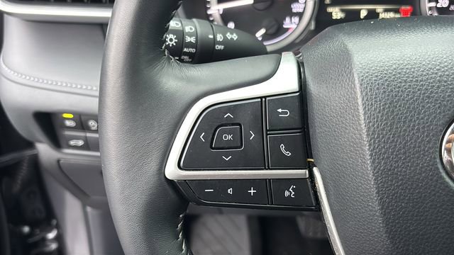Used 2025 Toyota Highlander LE image 18