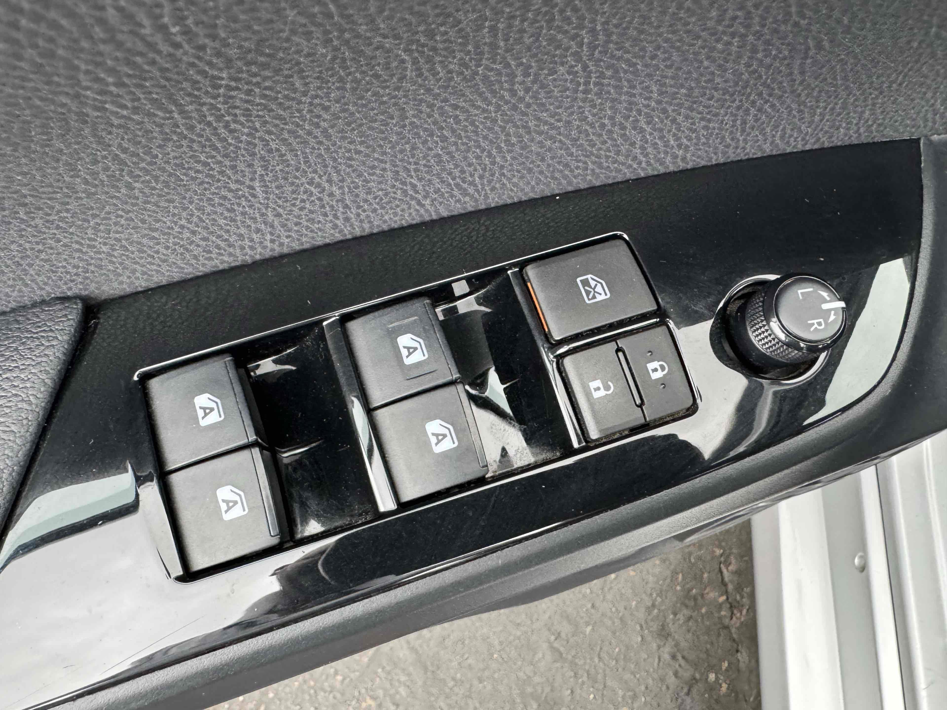 Used 2017 Toyota Prius Prime Premium w/ Carpet Mat Package image 34