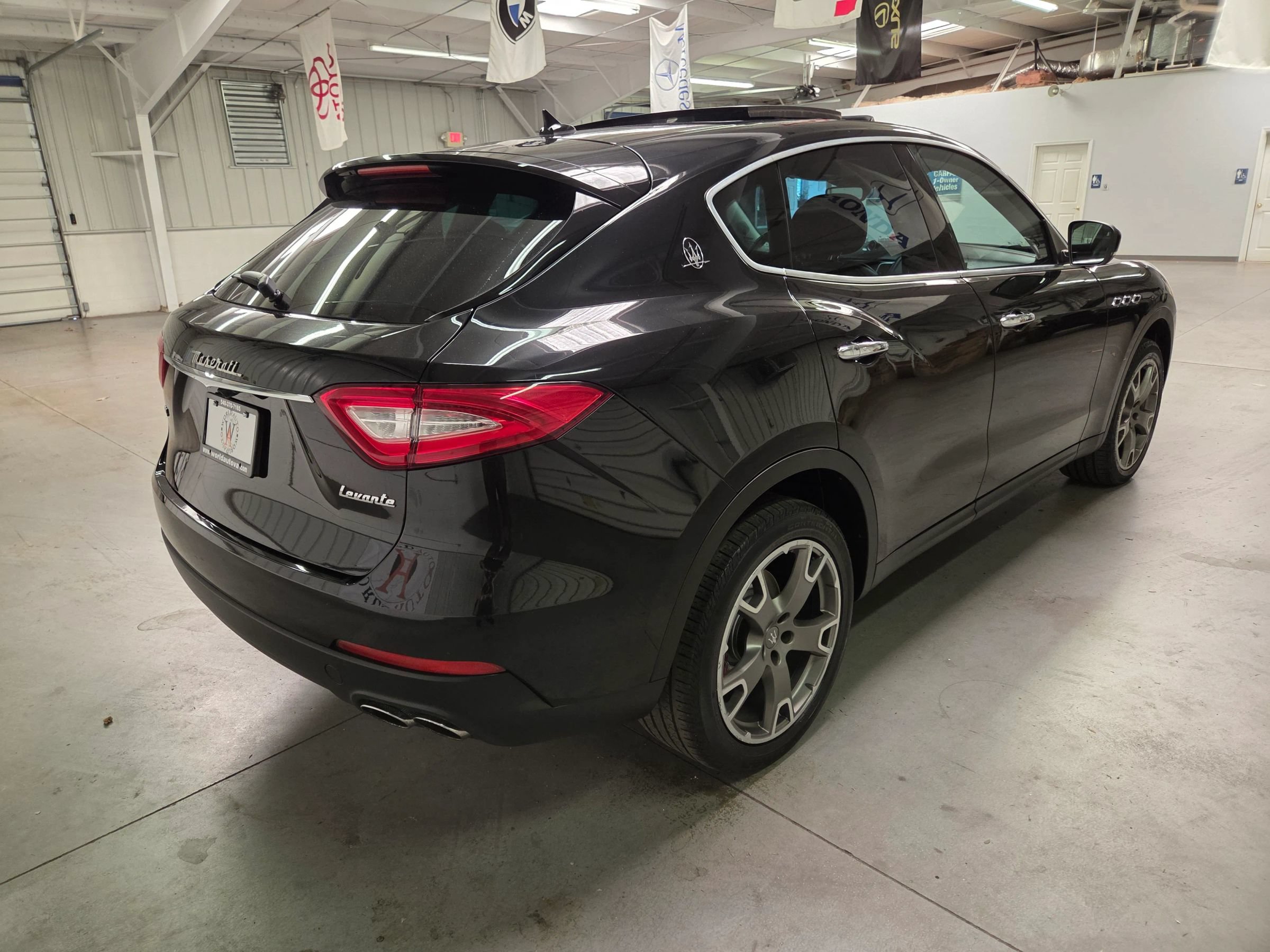 Used 2017 Maserati Levante AWD/4WD image 8