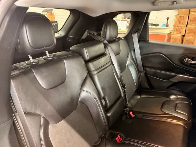 Used 2019 Jeep Cherokee Latitude Plus w/ Comfort/Convenience Group AWD/4WD image 24