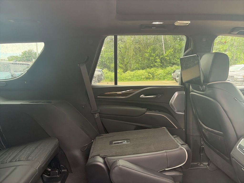 Used 2024 Cadillac Escalade Premium Luxury Platinum AWD/4WD image 11