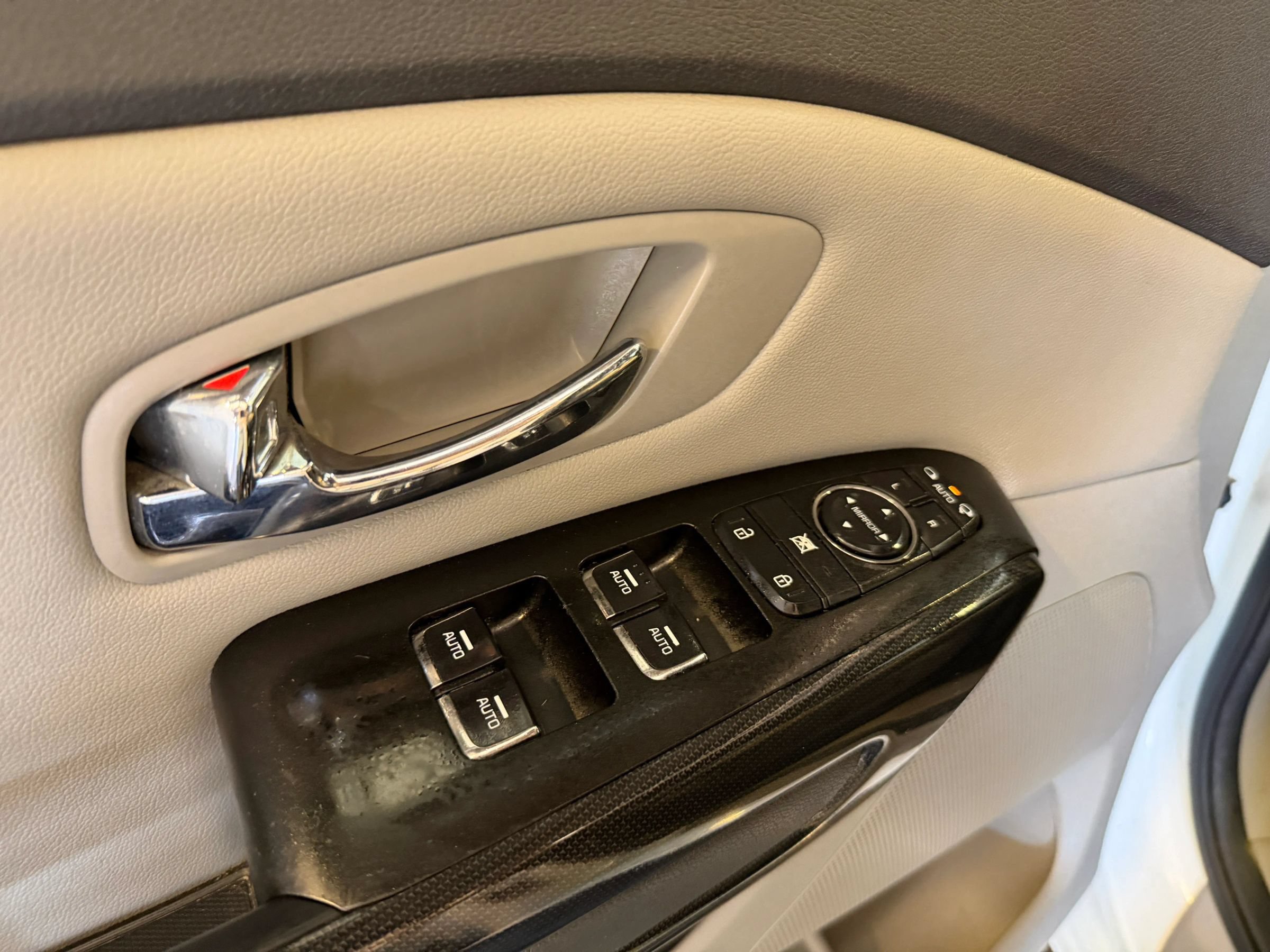 Used 2016 Kia Sedona EX FWD image 9