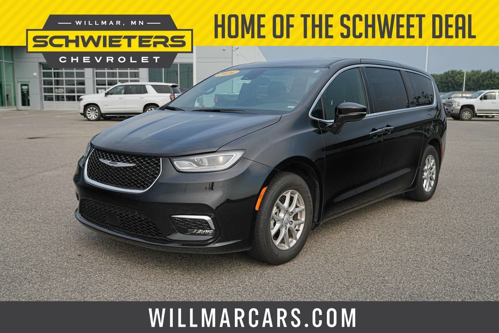 Used 2026 Chrysler Pacifica Select