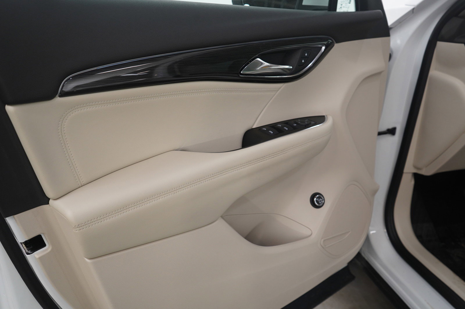 Used 2022 Buick Envision Preferred image 23