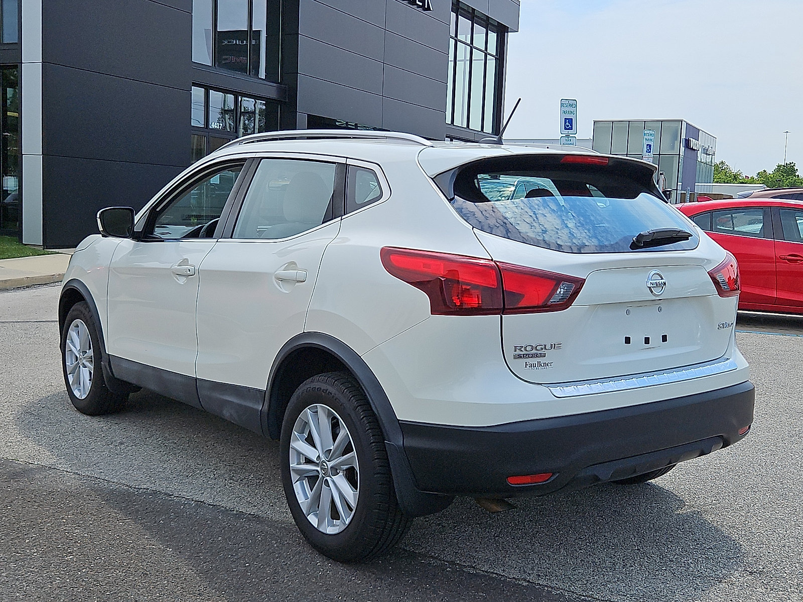 Used 2018 Nissan Rogue Sport SV w/ SV Technology Package AWD/4WD image 4
