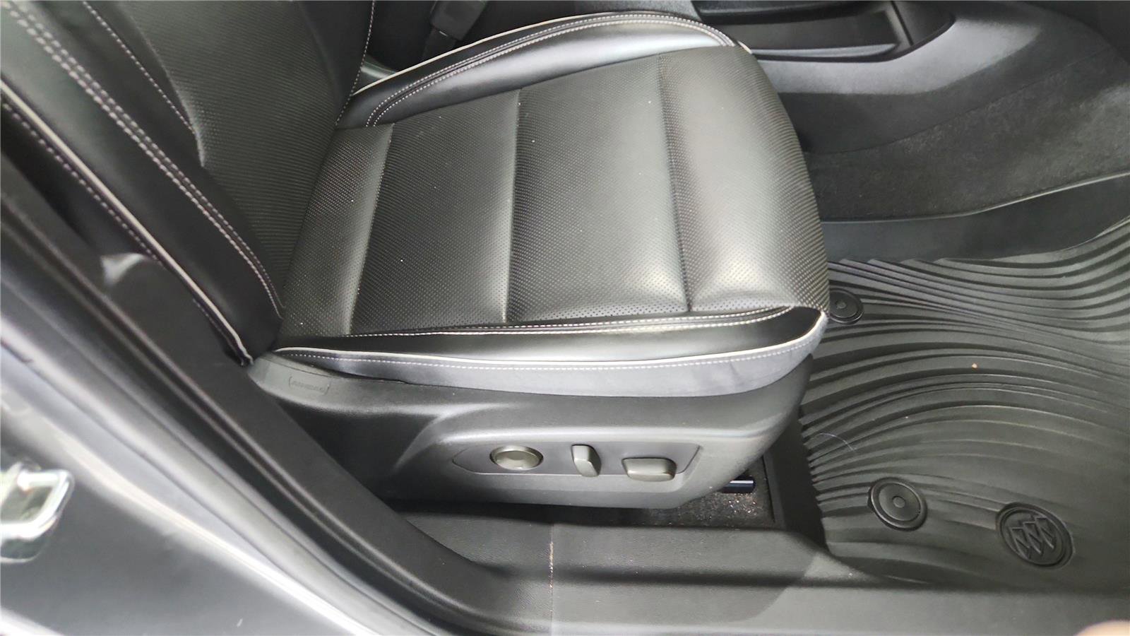 Used 2022 Buick Envision Essence w/ Safety Package FWD image 19