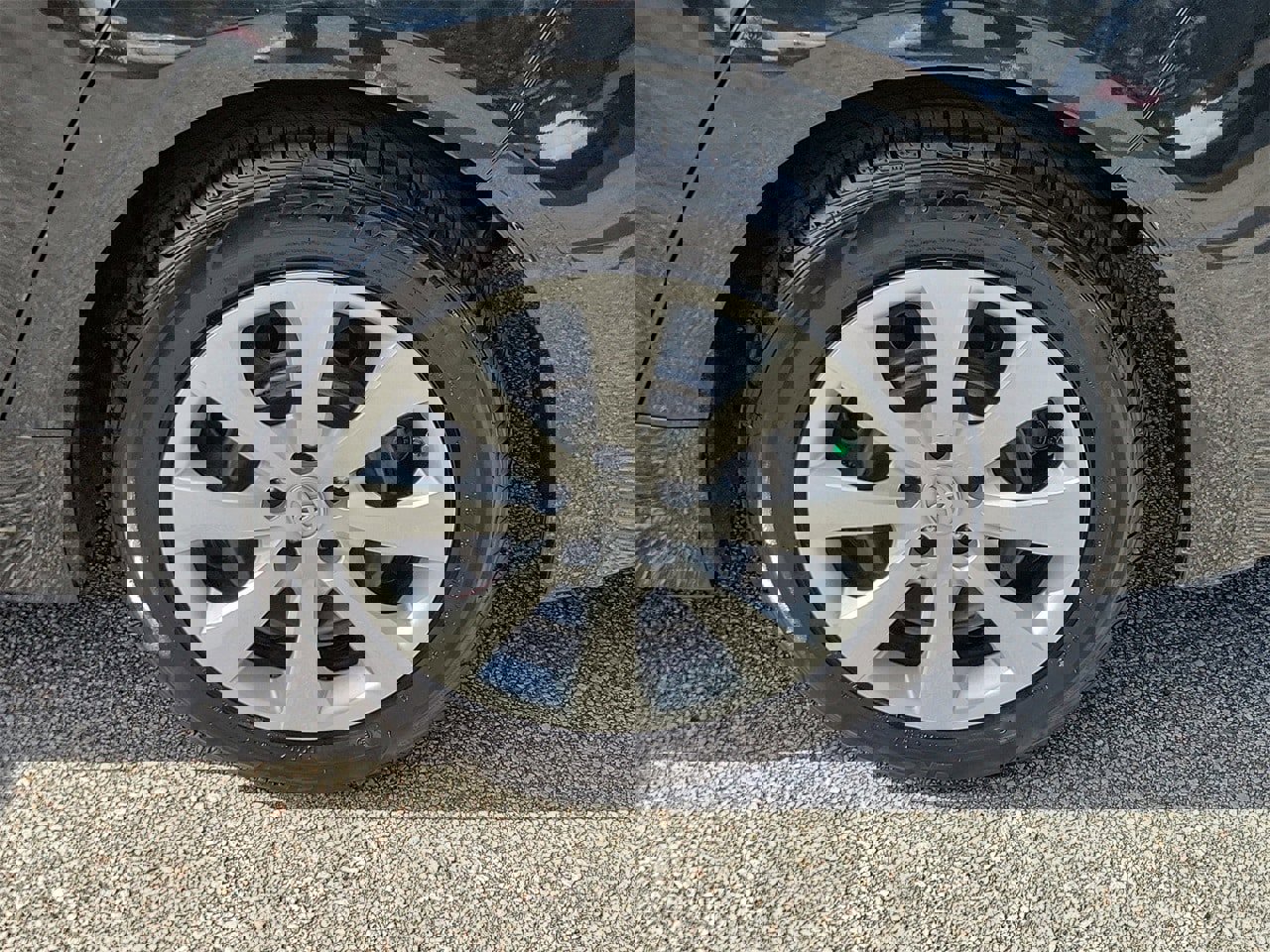 Used 2022 Toyota Corolla LE image 5