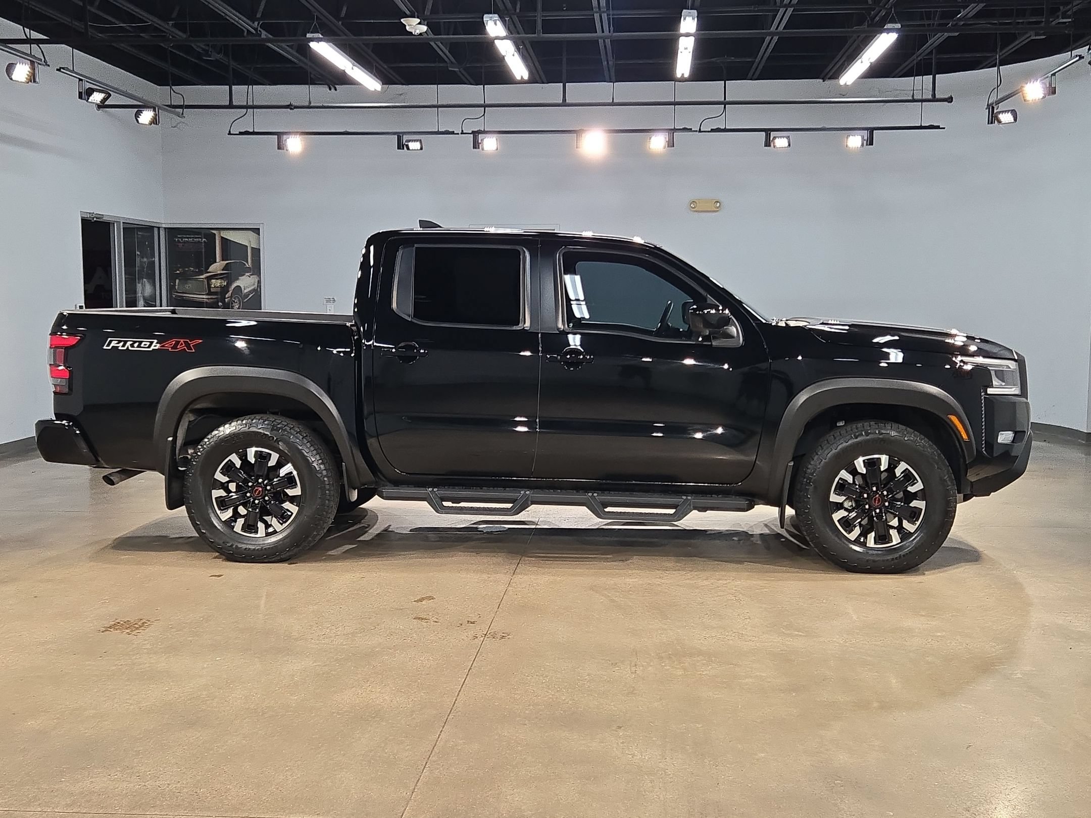 Used 2023 Nissan Frontier PRO-4X w/ Pro Convenience Package AWD/4WD image 8