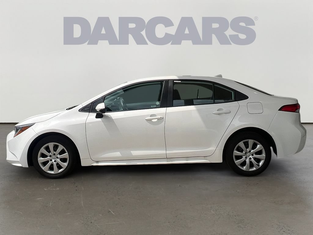 Used 2025 Toyota Corolla LE FWD image 4