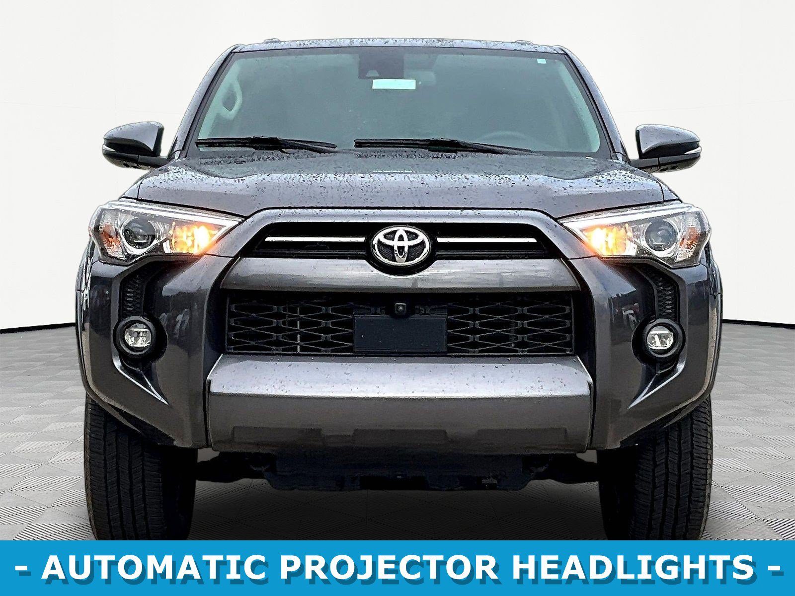 Used 2022 Toyota 4Runner SR5 Premium w/ Moonroof Package AWD/4WD image 2
