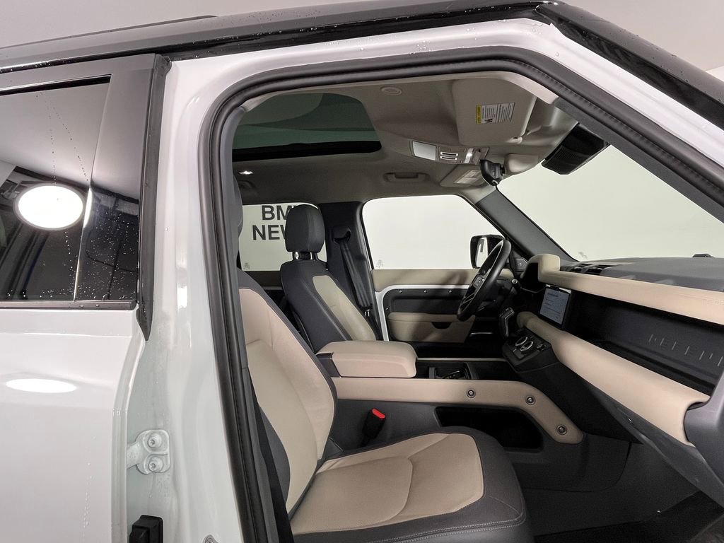 Used 2024 Land Rover Defender 110 X-Dynamic SE image 19