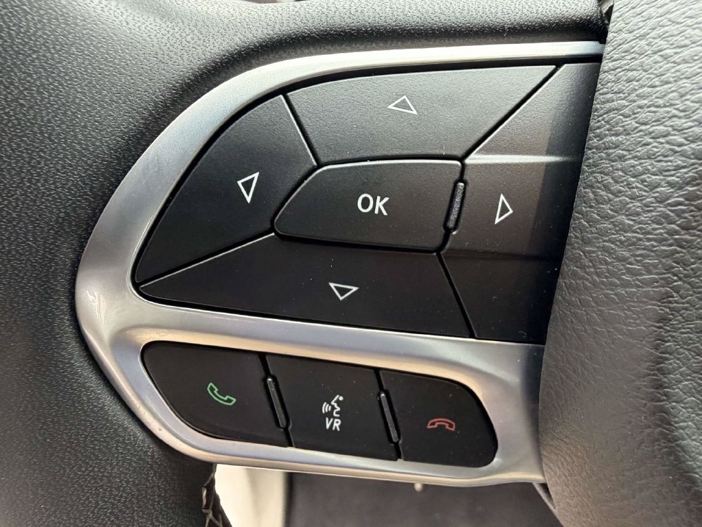 Used 2024 Chrysler Pacifica Touring-L FWD image 23