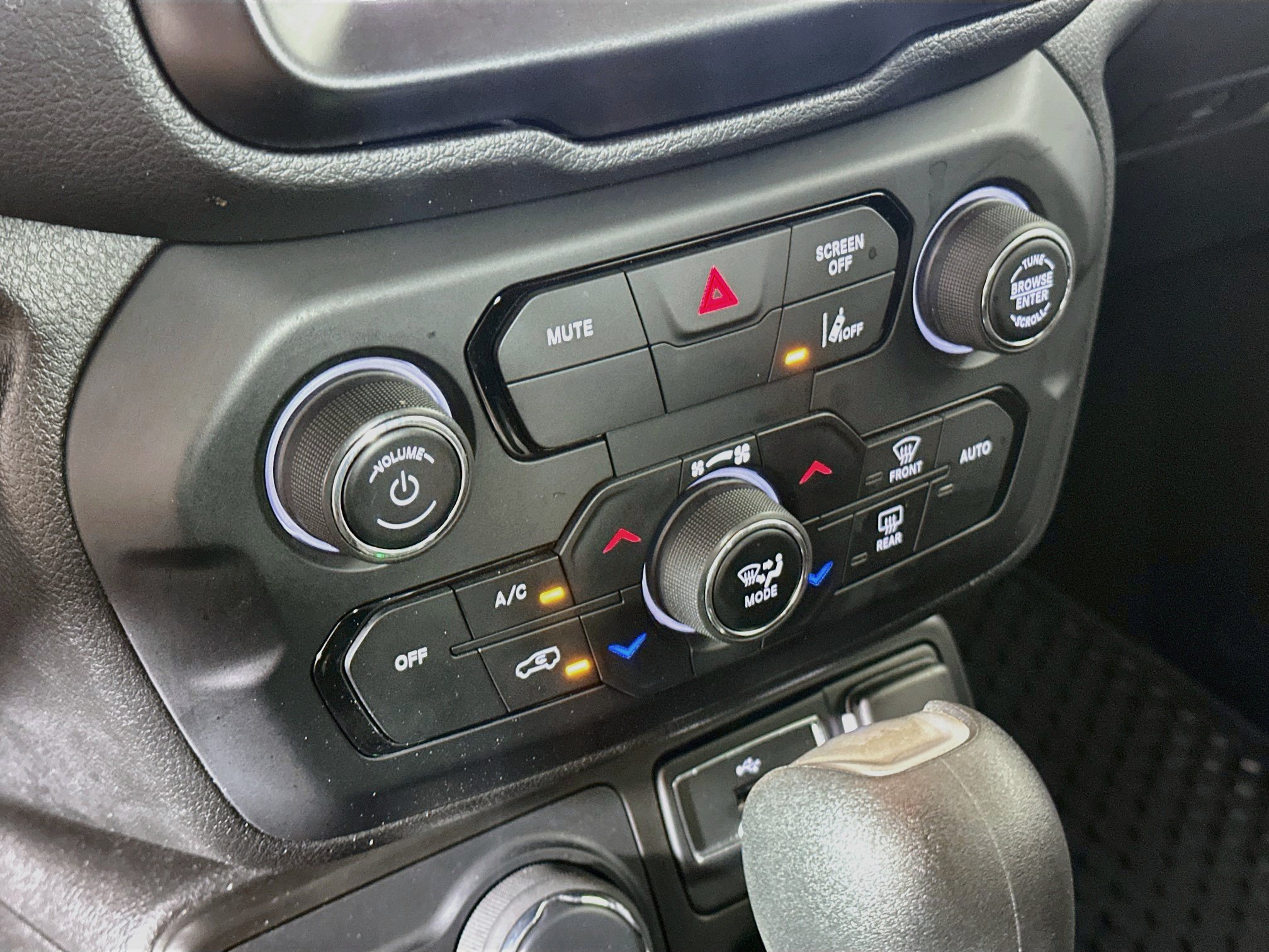 Used 2022 Jeep Renegade Latitude AWD/4WD image 24