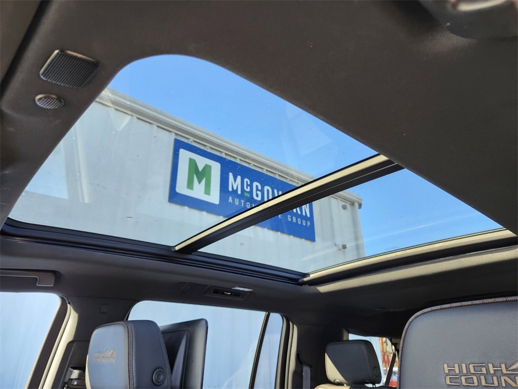 Used 2023 Chevrolet Suburban High Country w/ Premium Package 2 image 23