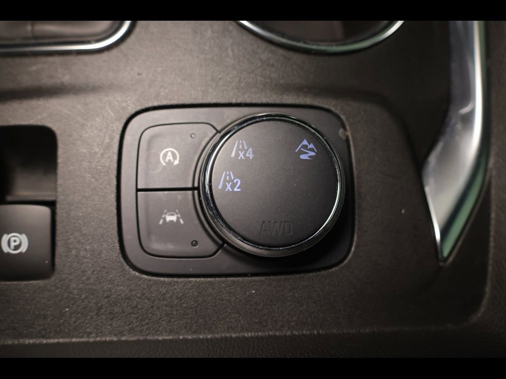 Used 2022 Chevrolet Traverse LT w/ Midnight/Sport Edition image 14