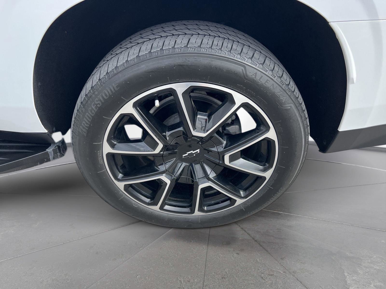 Used 2023 Chevrolet Suburban RST w/ Luxury Package image 12