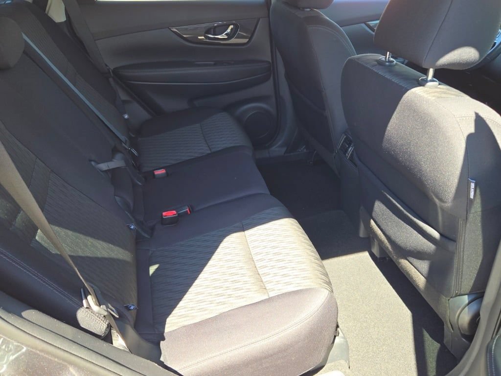 Used 2018 Nissan Rogue SV FWD image 7