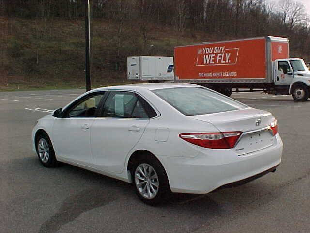 Used 2016 Toyota Camry LE image 10