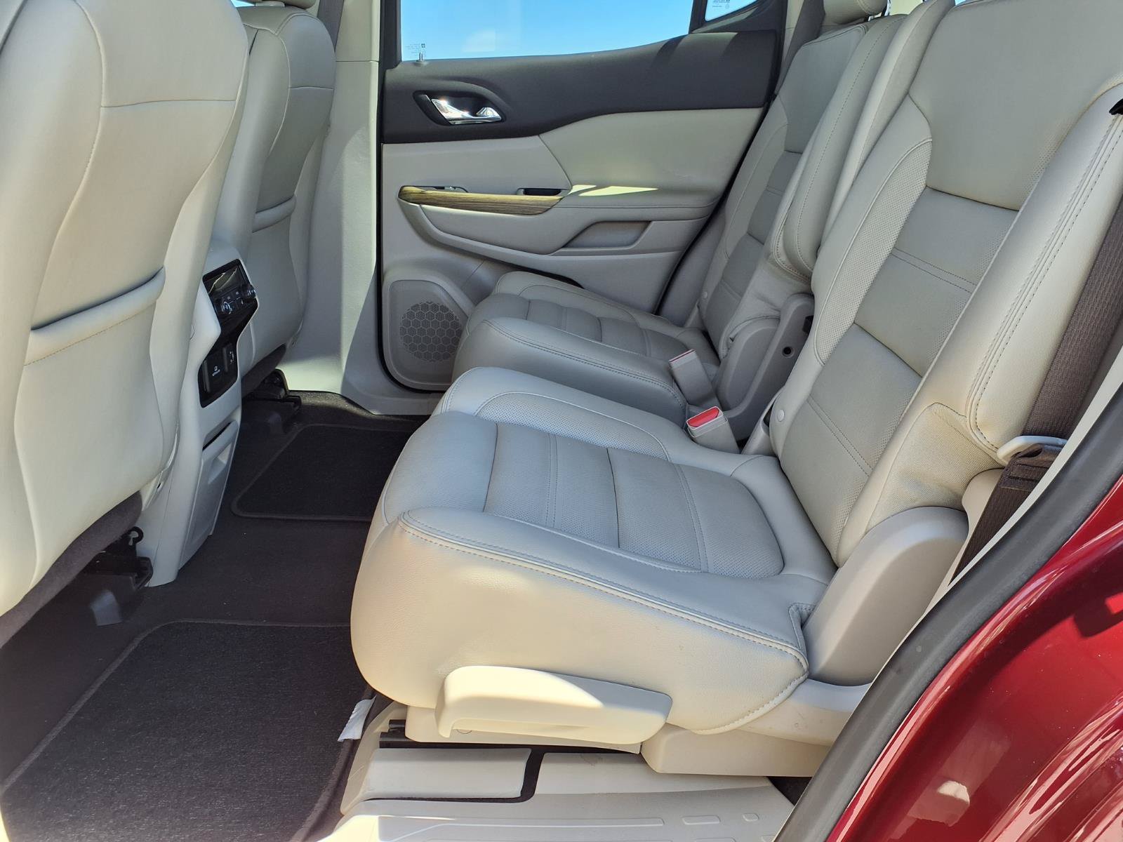 Used 2019 GMC Acadia Denali w/ Technology Package FWD image 17