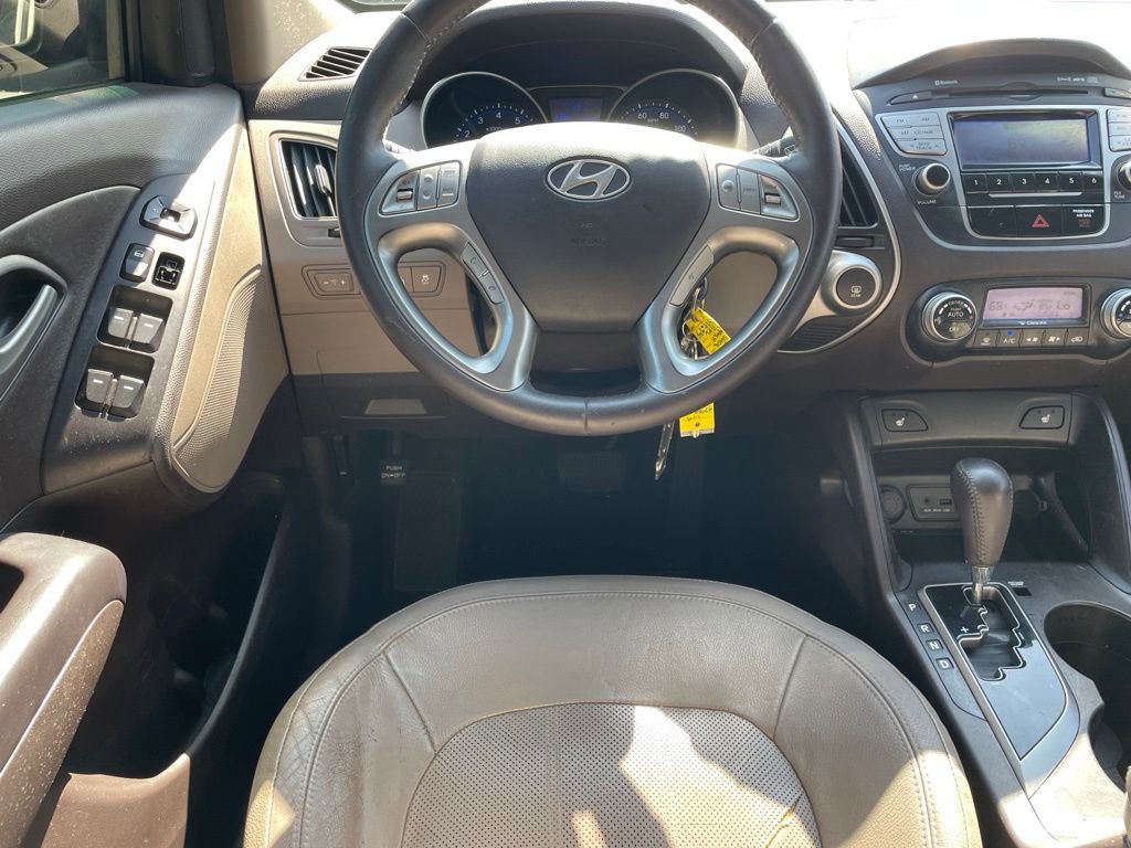 Used 2011 Hyundai Tucson Limited FWD image 17