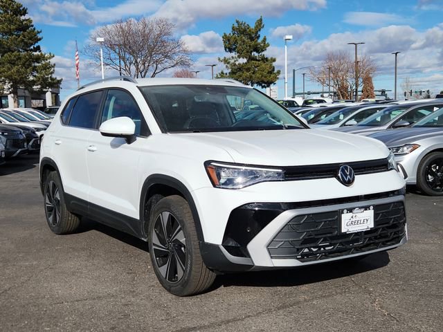 New 2026 Volkswagen Taos SE image 1