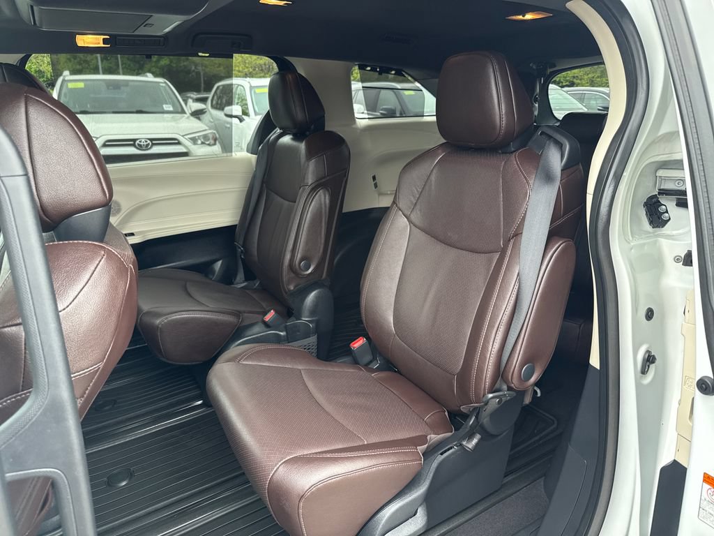 Used 2023 Toyota Sienna Platinum AWD/4WD image 60