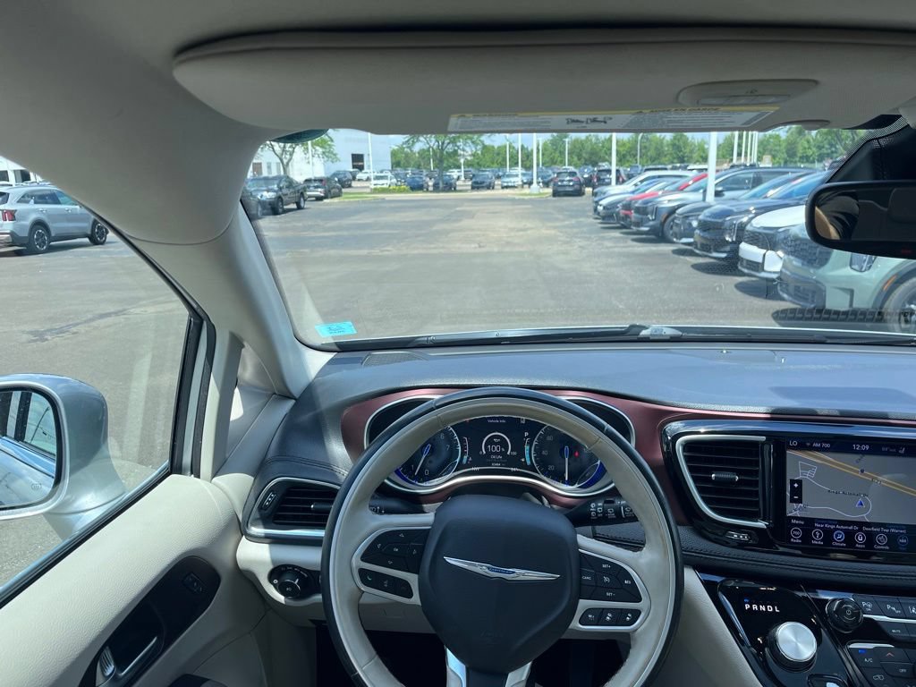 Used 2019 Chrysler Pacifica Limited w/ Tire & Wheel Group FWD image 22