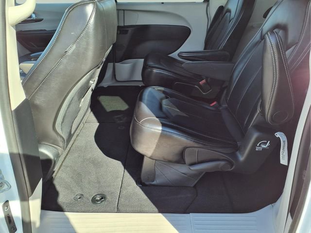 Used 2024 Chrysler Pacifica Touring-L image 10