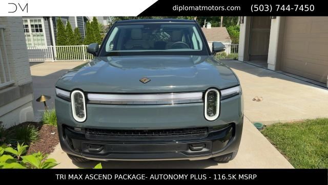 Used 2026 Rivian R1S Premium AWD/4WD image 3
