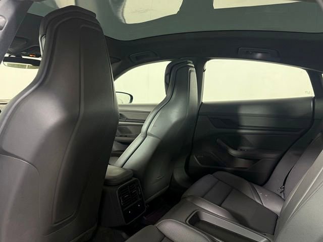 Used 2021 Porsche Taycan image 19